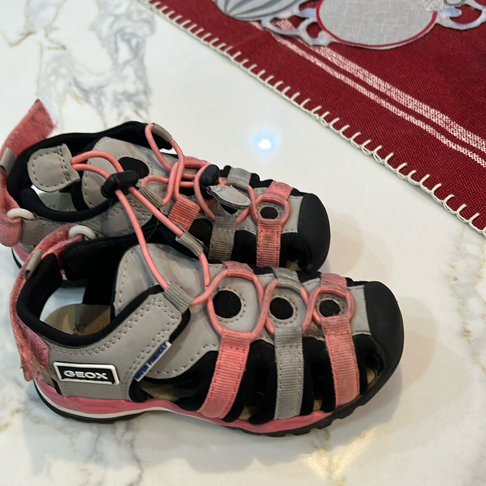 Geox girls sandals used if you probably scrub a little they will look great!